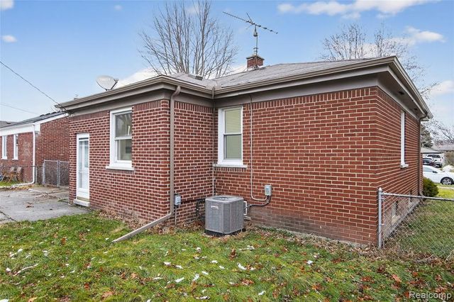 8664 Louise Avenue, Allen Park, MI 48101