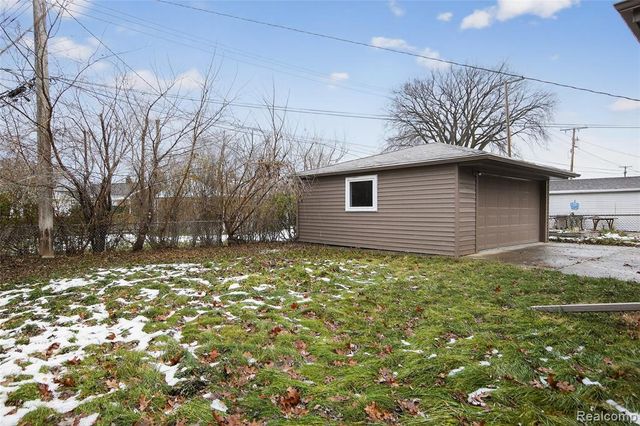 8664 Louise Avenue, Allen Park, MI 48101