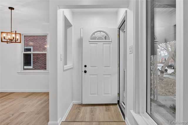 8664 Louise Avenue, Allen Park, MI 48101