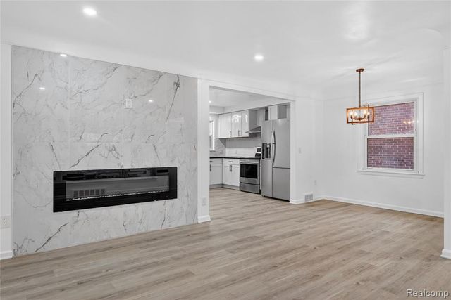 8664 Louise Avenue, Allen Park, MI 48101