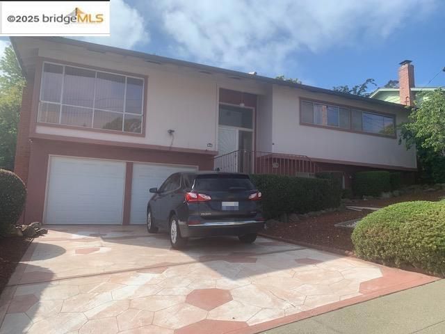 25 Woodcliff Ct, Oakland, CA 94605