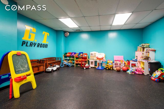 7025 Yellowstone Blvd Apt 5Z, New York City, NY 11375