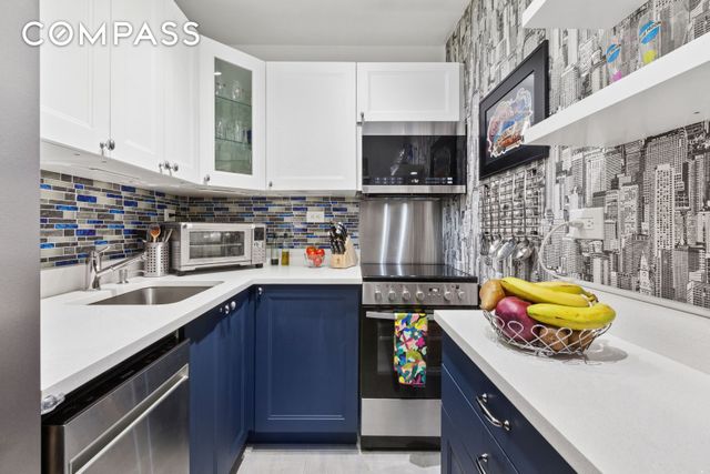 7025 Yellowstone Blvd Apt 5Z, New York City, NY 11375