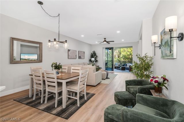 4843 Hampshire CT 2-103, Naples, FL 34112