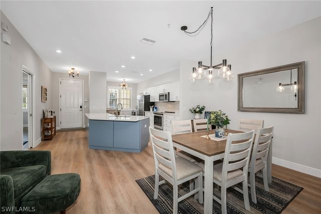 4843 Hampshire CT 2-103, Naples, FL 34112