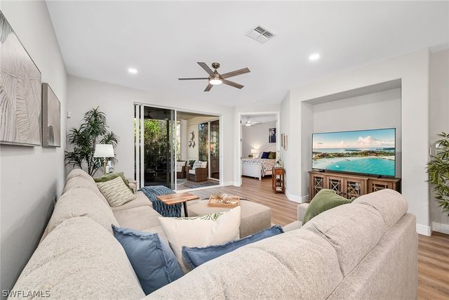 4843 Hampshire CT 2-103, Naples, FL 34112