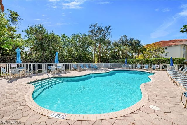 4843 Hampshire CT 2-103, Naples, FL 34112