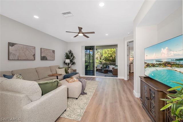 4843 Hampshire CT 2-103, Naples, FL 34112