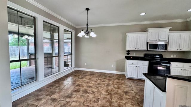 34227 Fountain View Dr, Walker, LA 70785