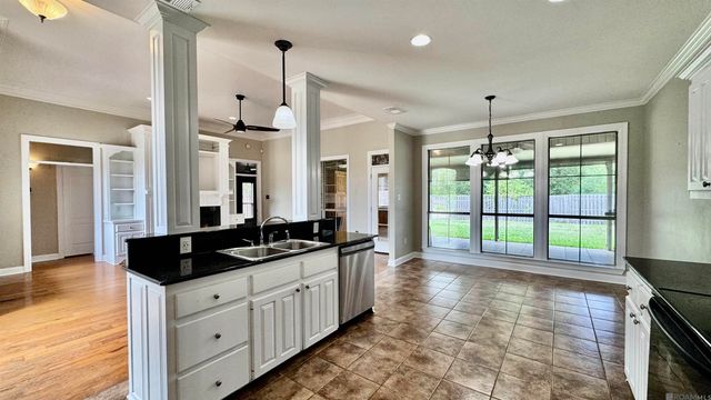 34227 Fountain View Dr, Walker, LA 70785