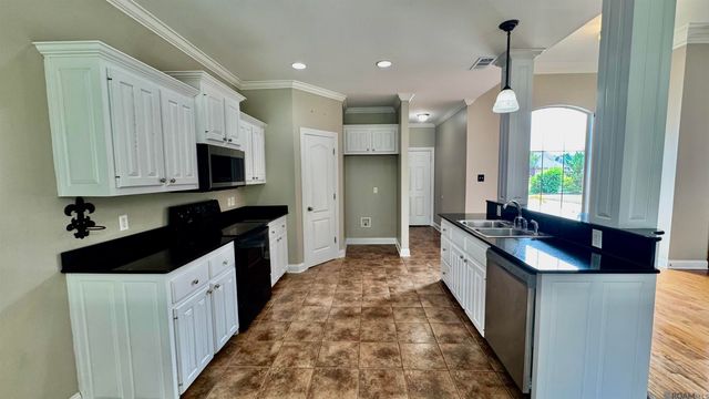 34227 Fountain View Dr, Walker, LA 70785