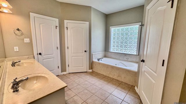 34227 Fountain View Dr, Walker, LA 70785
