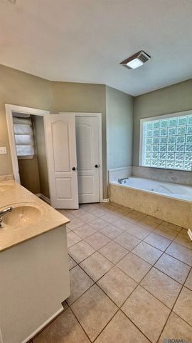 34227 Fountain View Dr, Walker, LA 70785