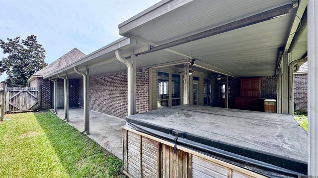 34227 Fountain View Dr, Walker, LA 70785