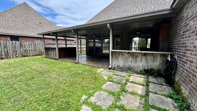 34227 Fountain View Dr, Walker, LA 70785
