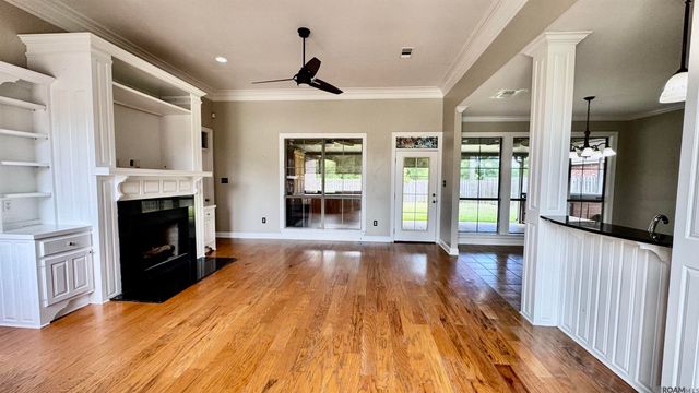 34227 Fountain View Dr, Walker, LA 70785