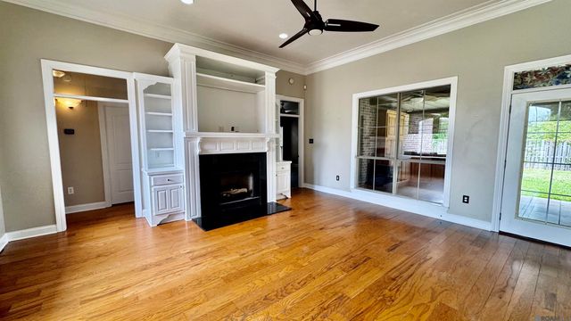 34227 Fountain View Dr, Walker, LA 70785