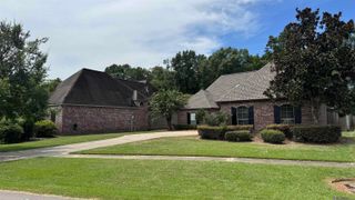 34227 Fountain View Dr, Walker, LA 70785