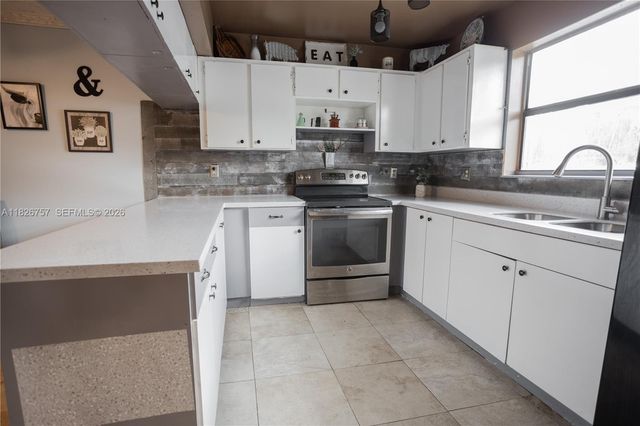14260 SW 94th Cir Ln 104, Miami, FL 33186
