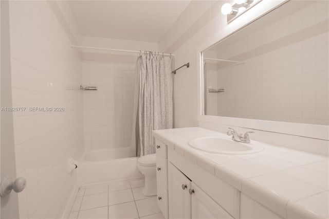 14260 SW 94th Cir Ln 104, Miami, FL 33186