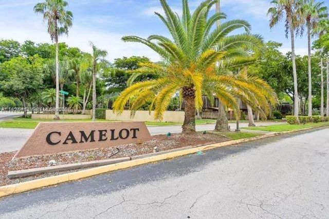 14260 SW 94th Cir Ln 104, Miami, FL 33186