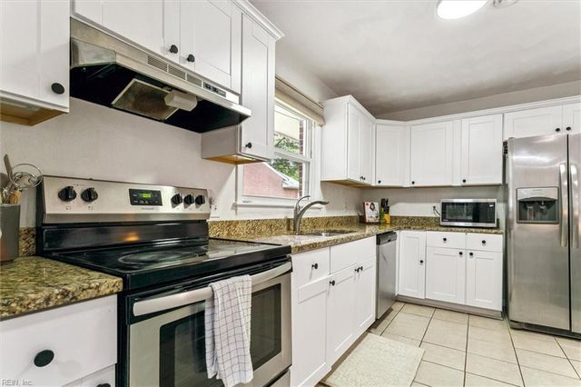 2 Pauline CIR, Newport News, VA 23602