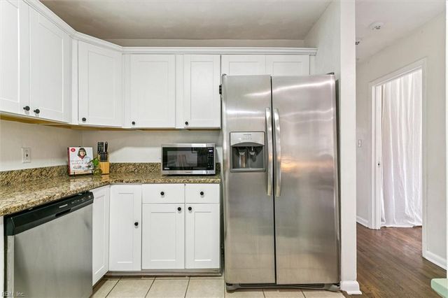 2 Pauline CIR, Newport News, VA 23602
