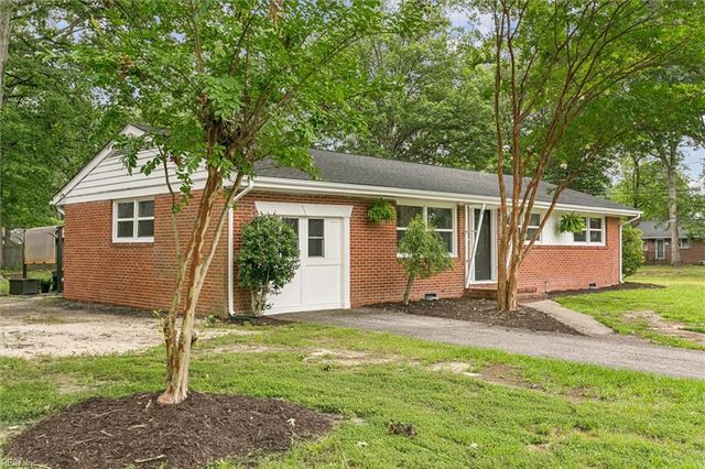 2 Pauline CIR, Newport News, VA 23602