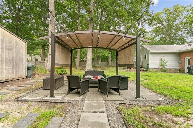 2 Pauline CIR, Newport News, VA 23602
