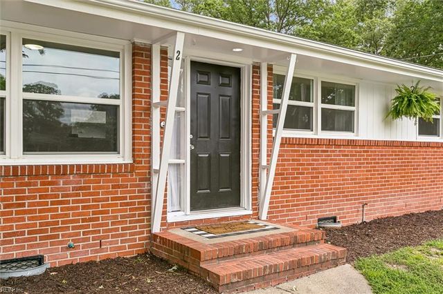 2 Pauline CIR, Newport News, VA 23602