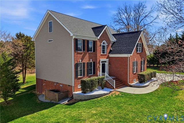 5913 Trail Ride Dr, Moseley, VA 23120