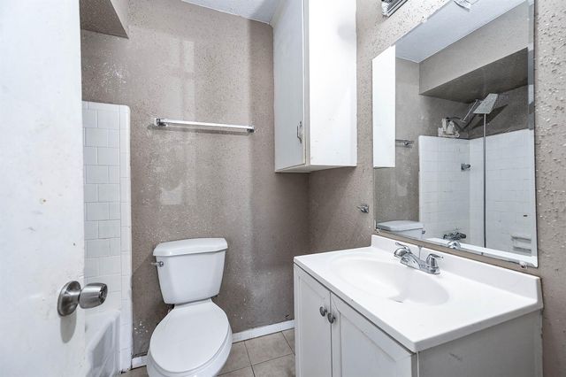 6110 Guadalupe Street, Houston, TX 77016