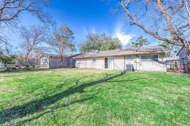 6110 Guadalupe Street, Houston, TX 77016