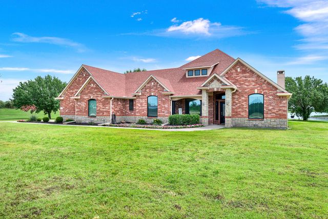 101 Island Way, Princeton, TX 75407