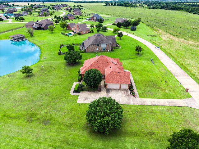 101 Island Way, Princeton, TX 75407