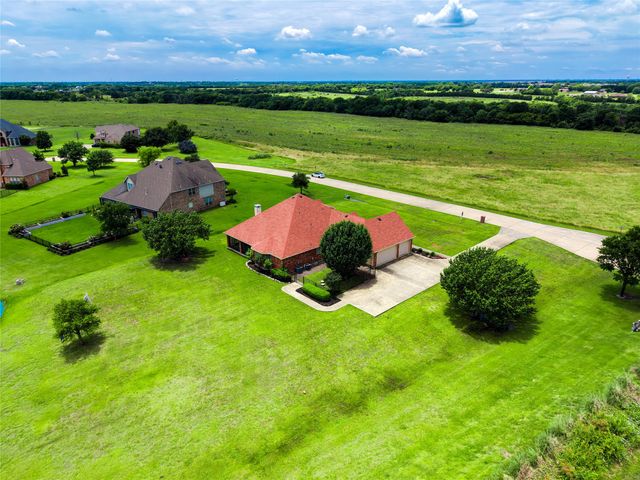 101 Island Way, Princeton, TX 75407