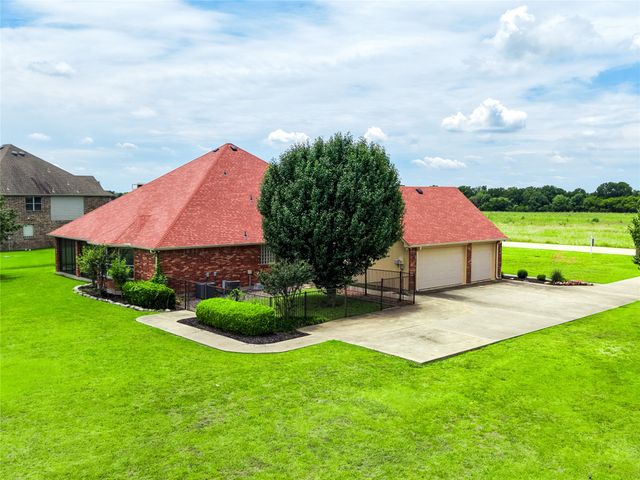 101 Island Way, Princeton, TX 75407