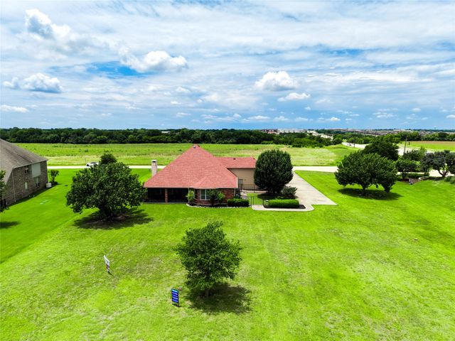 101 Island Way, Princeton, TX 75407