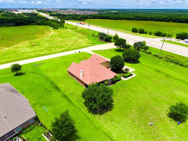 101 Island Way, Princeton, TX 75407