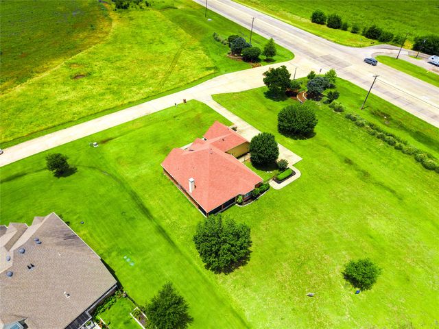 101 Island Way, Princeton, TX 75407