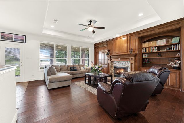 101 Island Way, Princeton, TX 75407