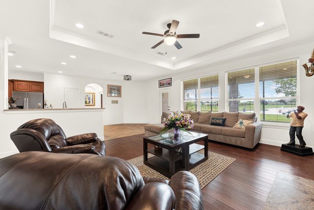 101 Island Way, Princeton, TX 75407