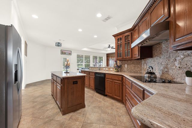 101 Island Way, Princeton, TX 75407