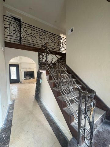 9023 Mauna Loa Lane, Houston, TX 77040