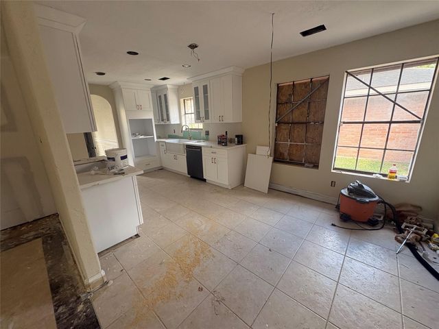 9023 Mauna Loa Lane, Houston, TX 77040