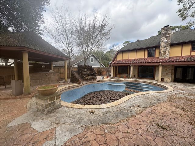 9023 Mauna Loa Lane, Houston, TX 77040