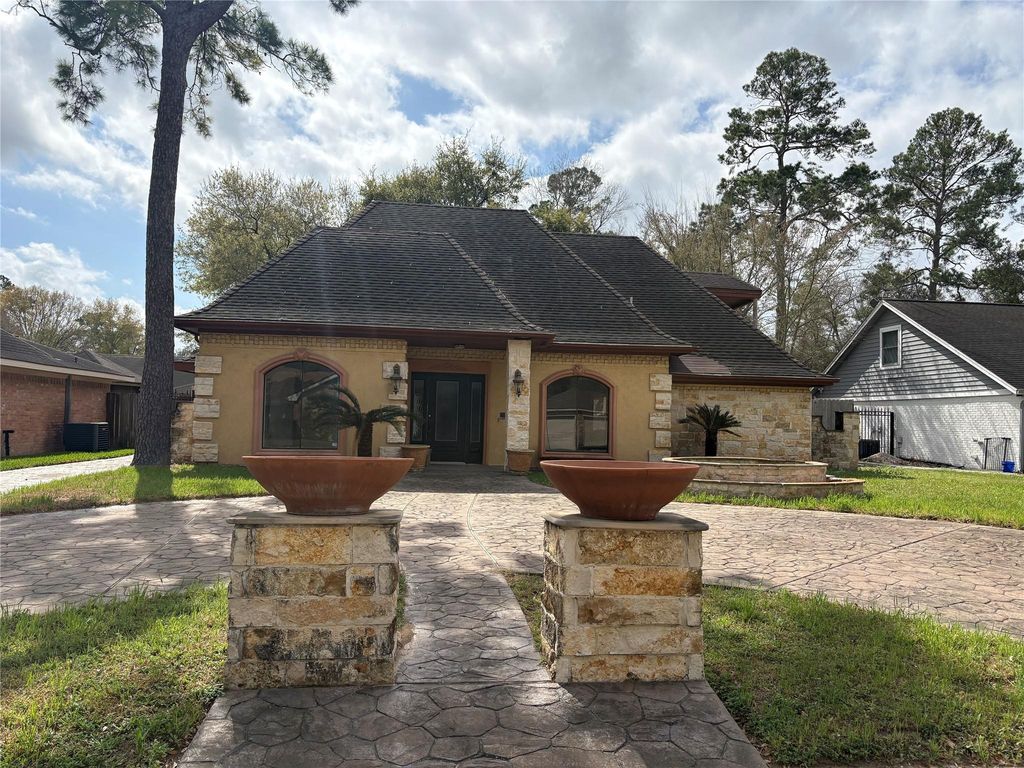 9023 Mauna Loa Lane, Houston, TX 77040