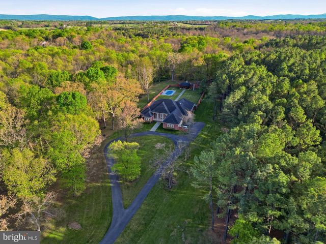 84 ROCK HALL FARM LN, Berryville, VA 22611