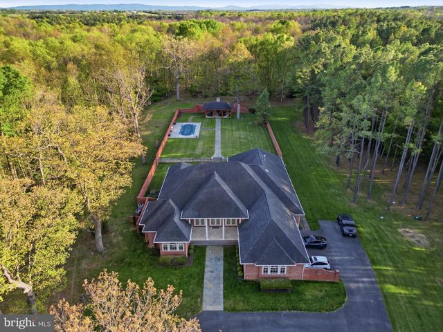 84 ROCK HALL FARM LN, Berryville, VA 22611