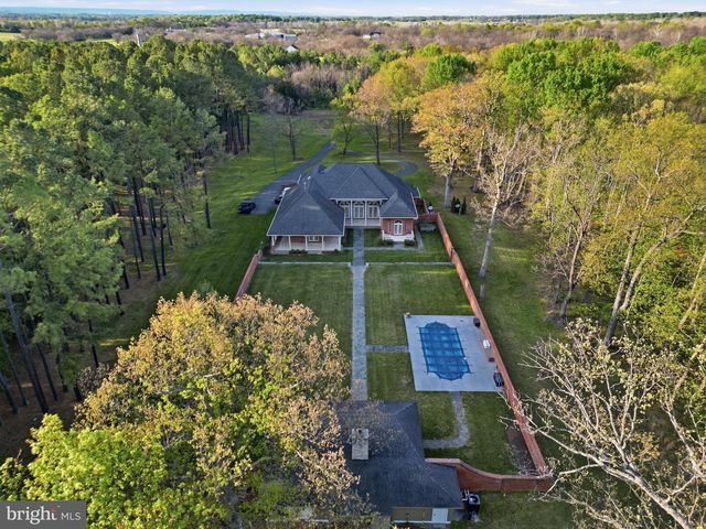 84 ROCK HALL FARM LN, Berryville, VA 22611
